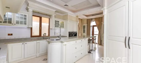 6 bedrooms Villa in Palm Jumeirah, UAE No. 106069 5