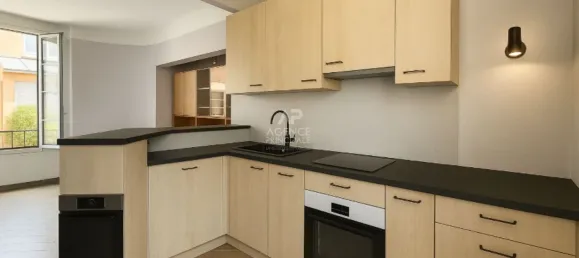 5 bedrooms House in Chaville, France No. 318981 2