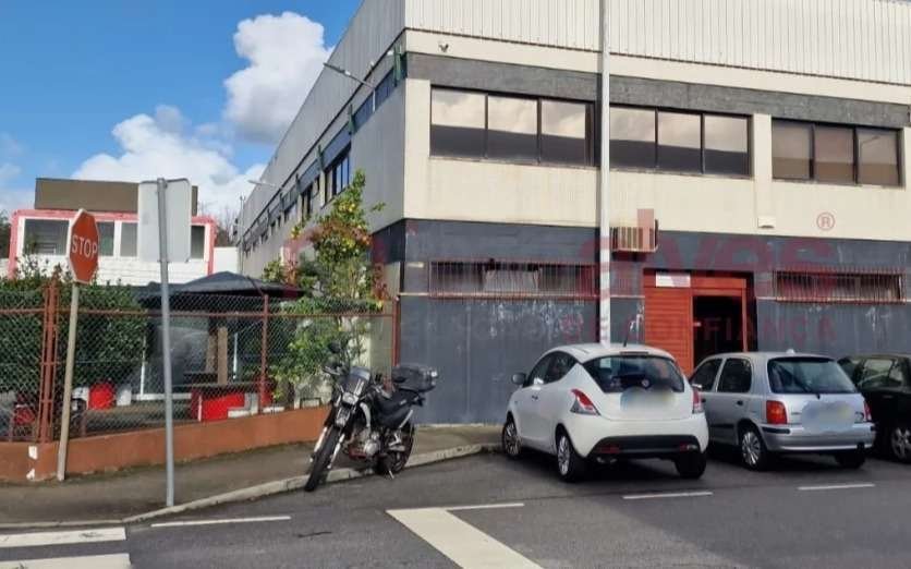 2000m² Warehouse in Alfena, Portugal No. 245091