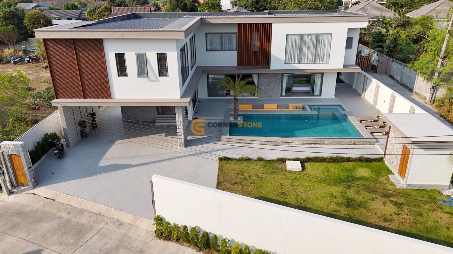 600m² House in Bang Lamung, Thailand No. 26748