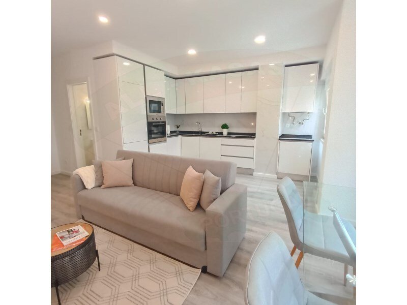 3 bedrooms Apartment in Lisbon, Portugal No. 158894