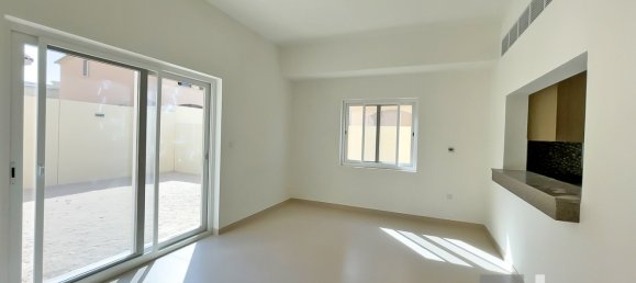 4 Schlafzimmer Villa in Dubai Land, UAE, Nr. 28756 3