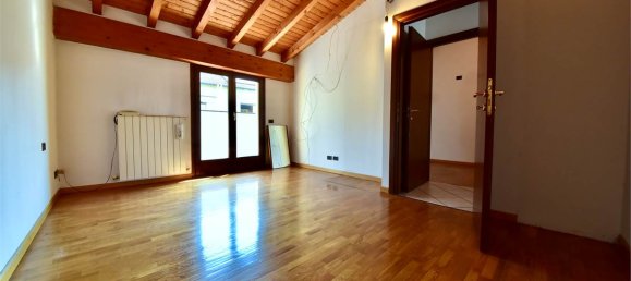 10 rooms Apartment in Capiago Intimiano, Italy No. 379821 11