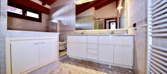 10 rooms Apartment in Capiago Intimiano, Italy No. 379821 37