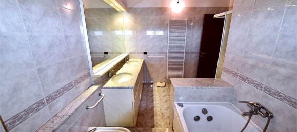 10 rooms Apartment in Capiago Intimiano, Italy No. 379821 35