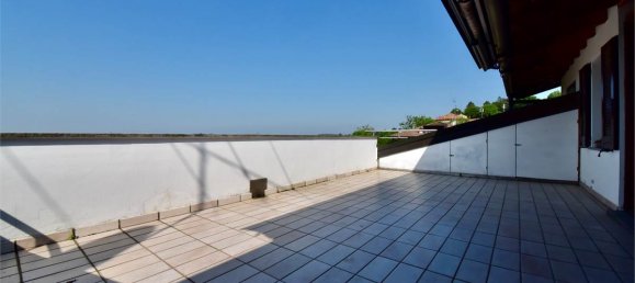 10 rooms Apartment in Capiago Intimiano, Italy No. 379821 12