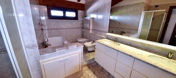 10 rooms Apartment in Capiago Intimiano, Italy No. 379821 38