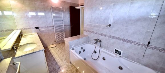 10 rooms Apartment in Capiago Intimiano, Italy No. 379821 36