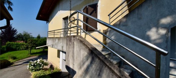 10 rooms Apartment in Capiago Intimiano, Italy No. 379821 5