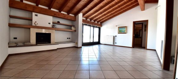 10 rooms Apartment in Capiago Intimiano, Italy No. 379821 6