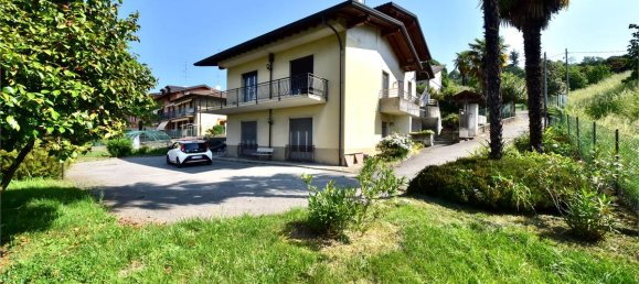 10 rooms Apartment in Capiago Intimiano, Italy No. 379821 2