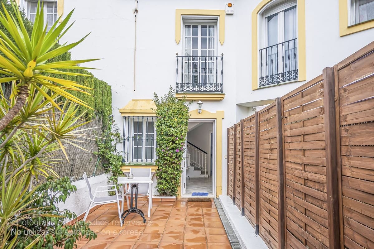 3 bedrooms Townhouse in Estepona, Spain No. 209103