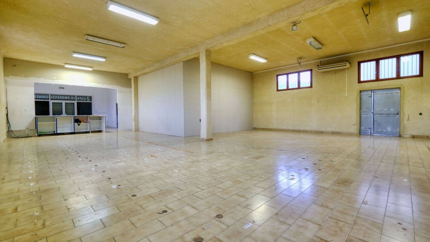 Propiedad comercial en Bastia, France 504 m² No. 89630