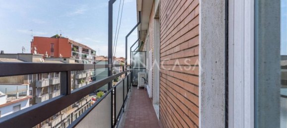 2 bedrooms Apartment in Milan, Italy No. 316364 7