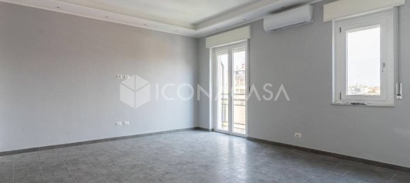 2 bedrooms Apartment in Milan, Italy No. 316364 3