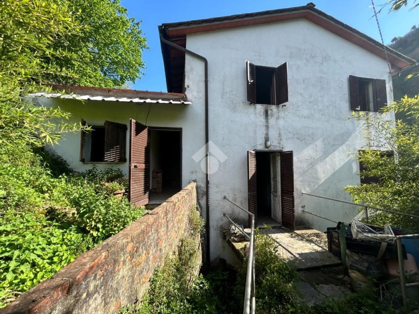 4 rooms House in Villa Basilica, Italy No. 202313