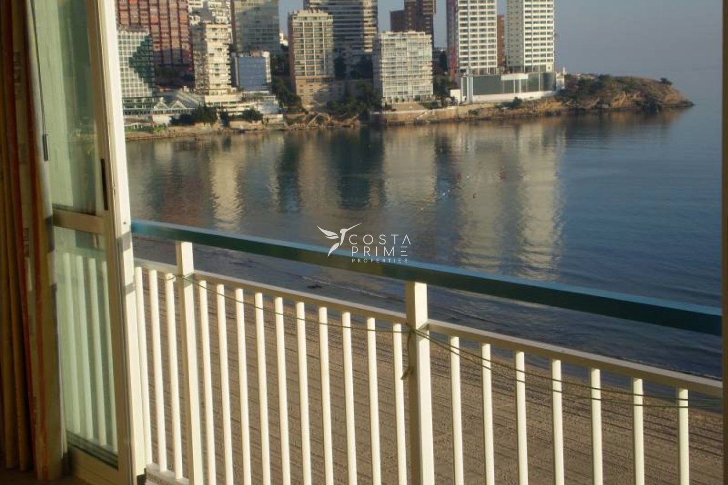 Apartamento de 2 dormitorios en Benidorm, Spain No. 66527