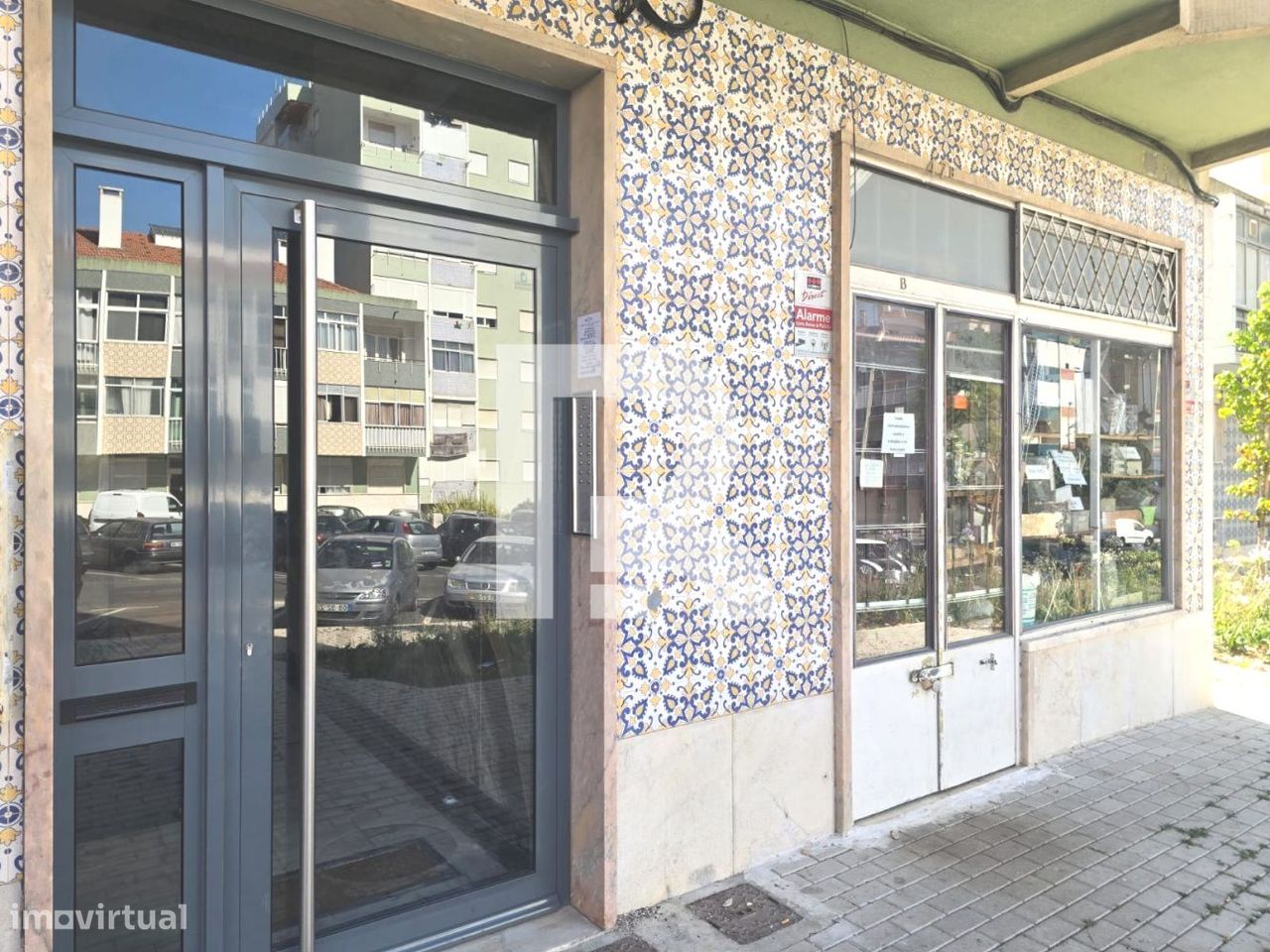 3 bedrooms Apartment in Amadora, Portugal No. 235936