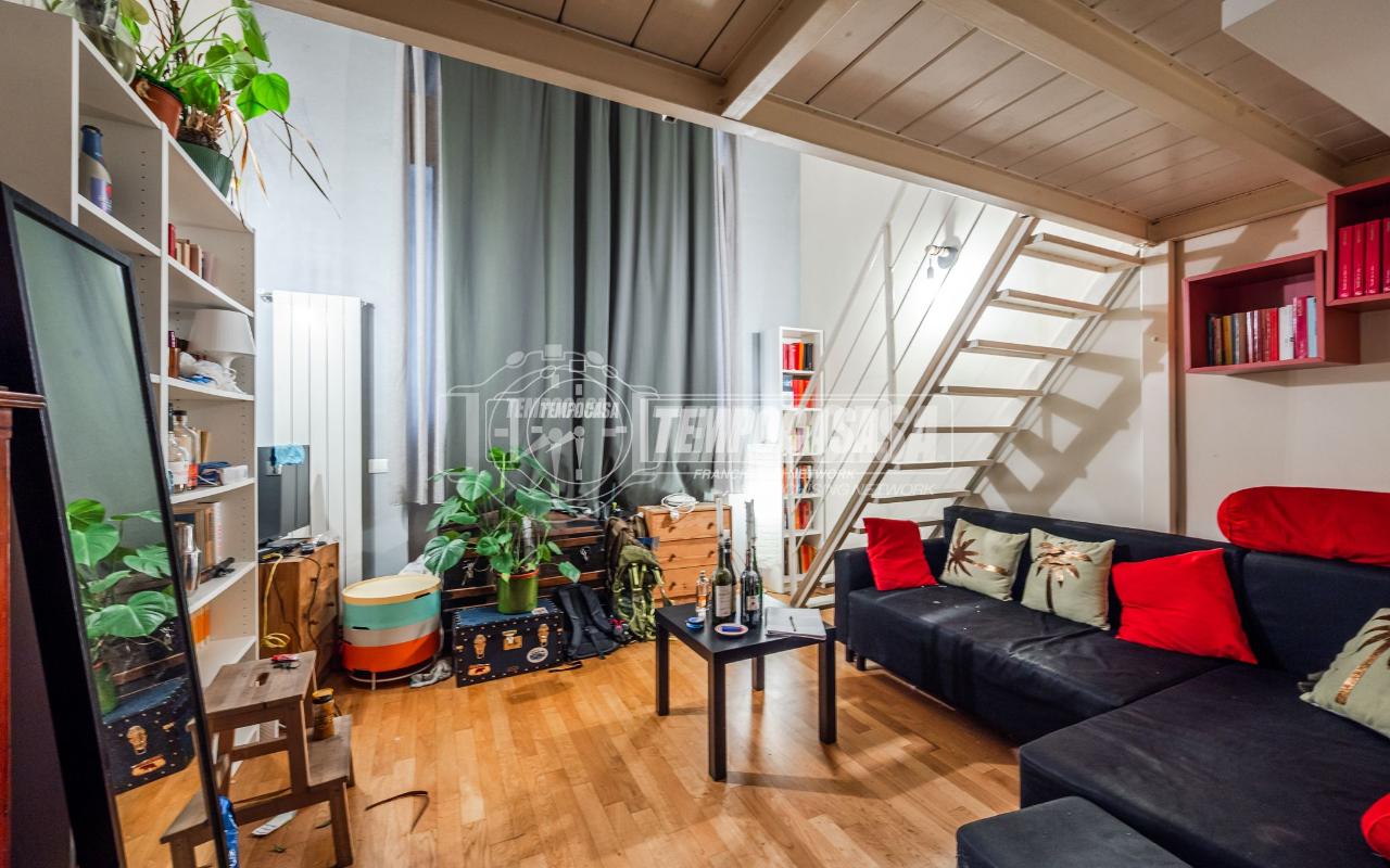 Квартира с 2 комнатами в Милан, Италия № 240992