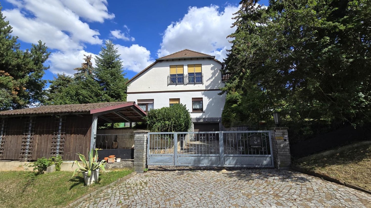 Casa de 9 habitaciónes en Burgenlandkreis, Germany No. 38808