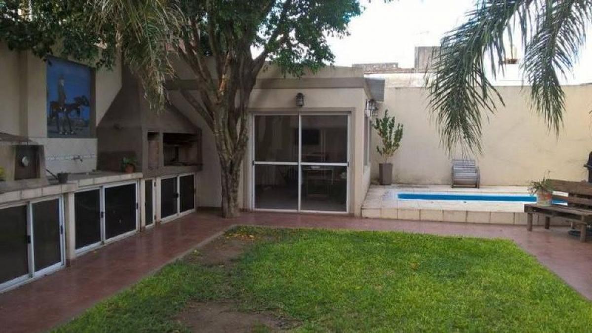 3 bedrooms House in Bermudez, Argentina No. 11936