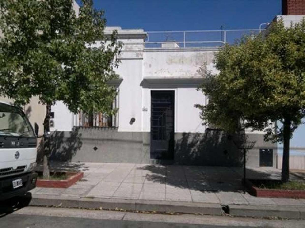 Casa de 3 dormitorios en Buenos Aires, Argentina No. 74856