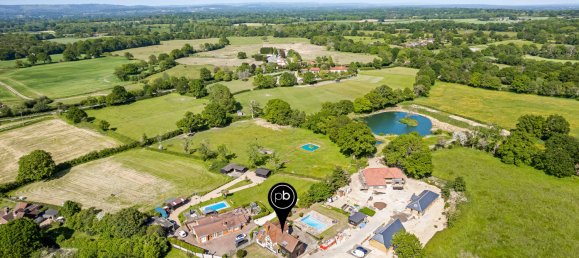 5 bedrooms House in Dorking, United Kingdom No. 1058 2