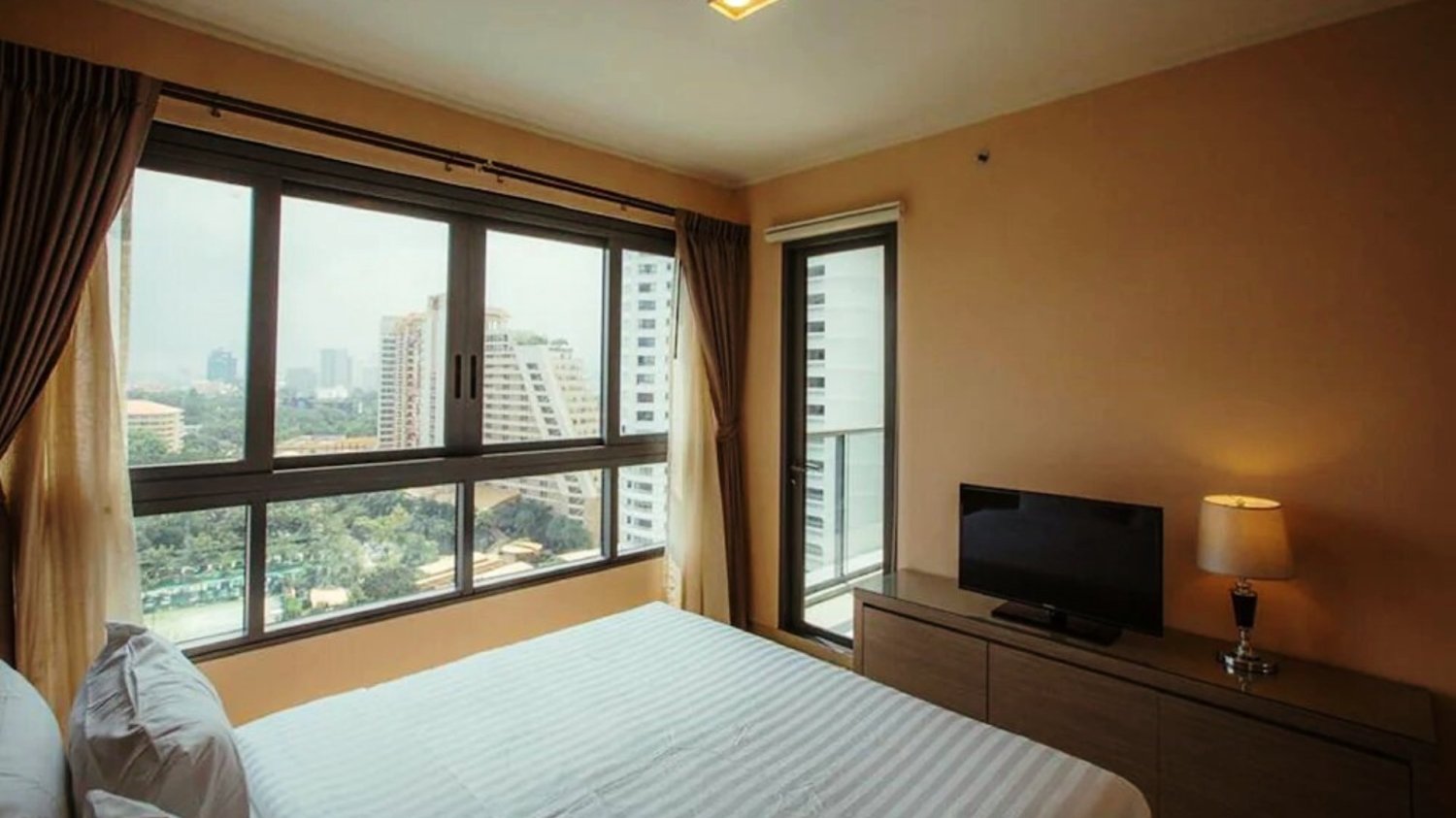 1 bedroom Condo in Zire Wongamat Pattaya, Thailand No. 28679