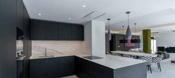 Villa de 5 dormitorios en Marbella, Spain No. 35623 12