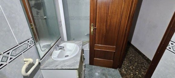 Apartamento de 3 dormitorios en Valencia, Spain No. 179430 4