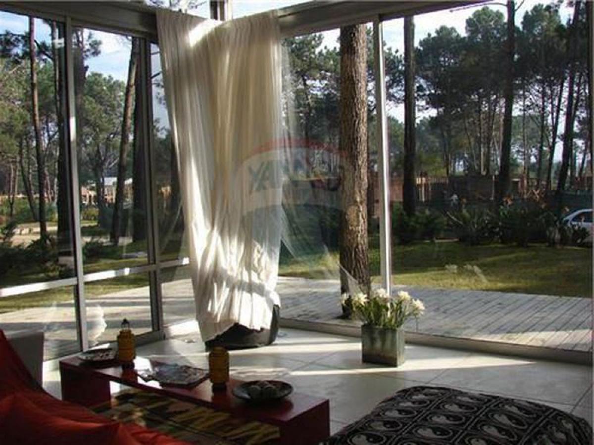 Casa de 3 dormitorios en Maldonado, Uruguay No. 757