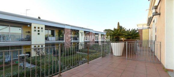 3غرفة شقة في Padenghe sul Garda, Italy رقم 236951 10