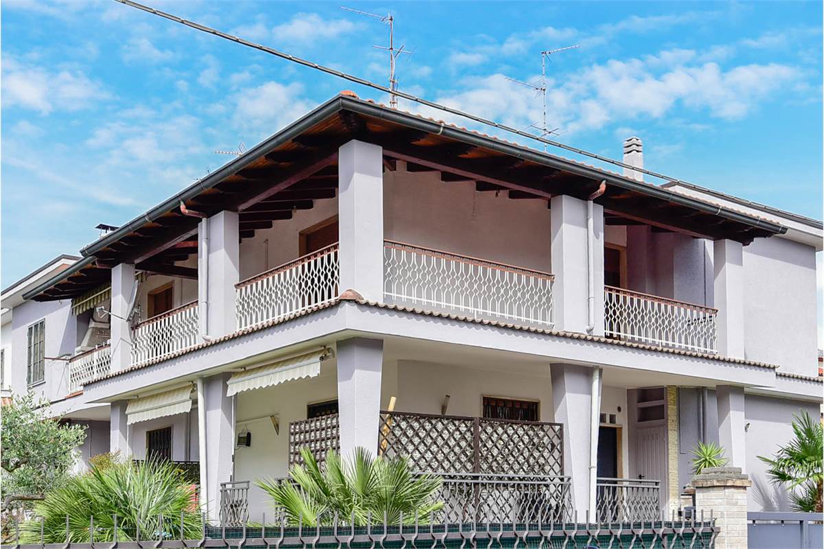 4 rooms Apartment in Paderno Dugnano, Italy No. 385934