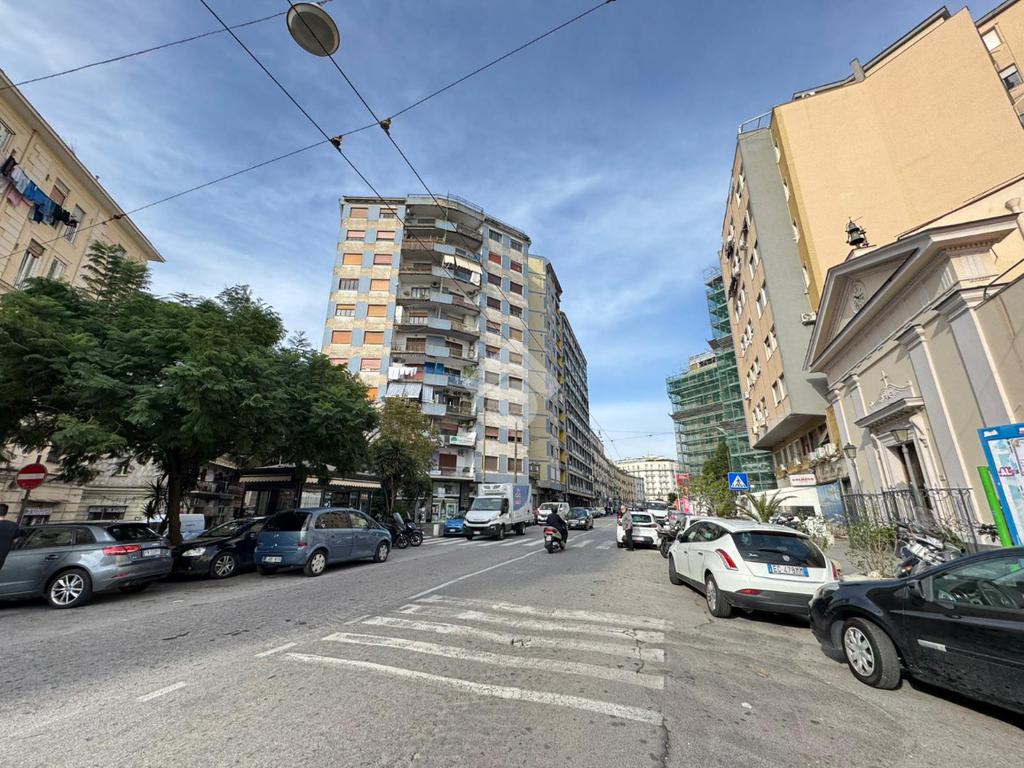 Квартира с 1 спальней в Неаполь, Италия № 170768