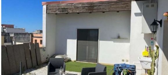 Квартира с 3 комнатами в Trepuzzi, Италия № 42388 7