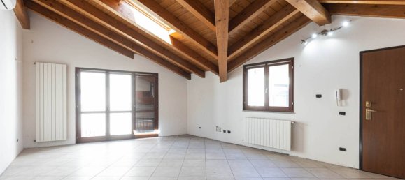 2 bedrooms Apartment in Mariano Comense, Italy No. 311306 5