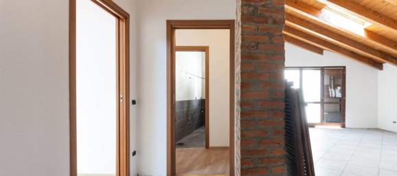 2 bedrooms Apartment in Mariano Comense, Italy No. 311306 7