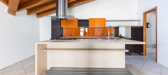 2 bedrooms Apartment in Mariano Comense, Italy No. 311306 8