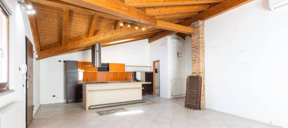 2 bedrooms Apartment in Mariano Comense, Italy No. 311306 2