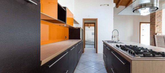 2 bedrooms Apartment in Mariano Comense, Italy No. 311306 9