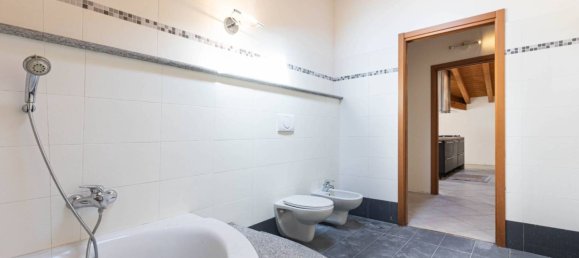 2 bedrooms Apartment in Mariano Comense, Italy No. 311306 24