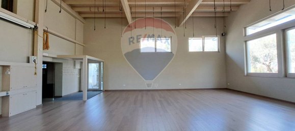 Коммерческая недвижимость с 3 комнатами в Фоссачезия, Италия № 62678 3