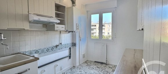 2 chambres Appartement à Fréjus, France No. 319380 3