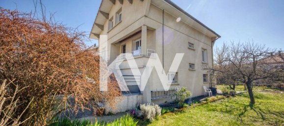 Villa de 4 dormitorios en Echirolles, France No. 205554 2