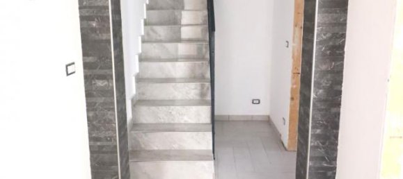 Casa de 4 habitaciónes en Palagonia, Italy No. 238989 4