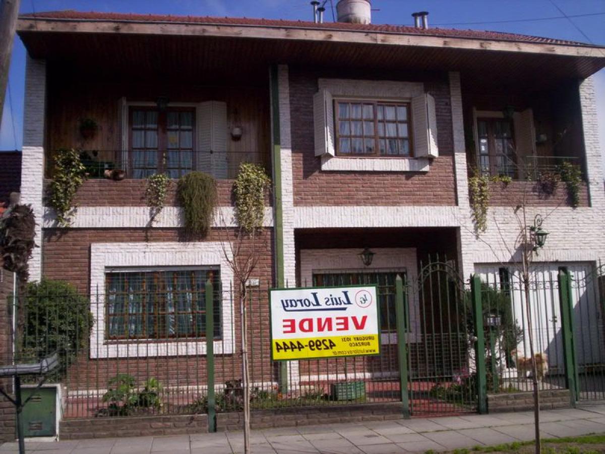 3 bedrooms House in Almirante Brown, Argentina No. 84675