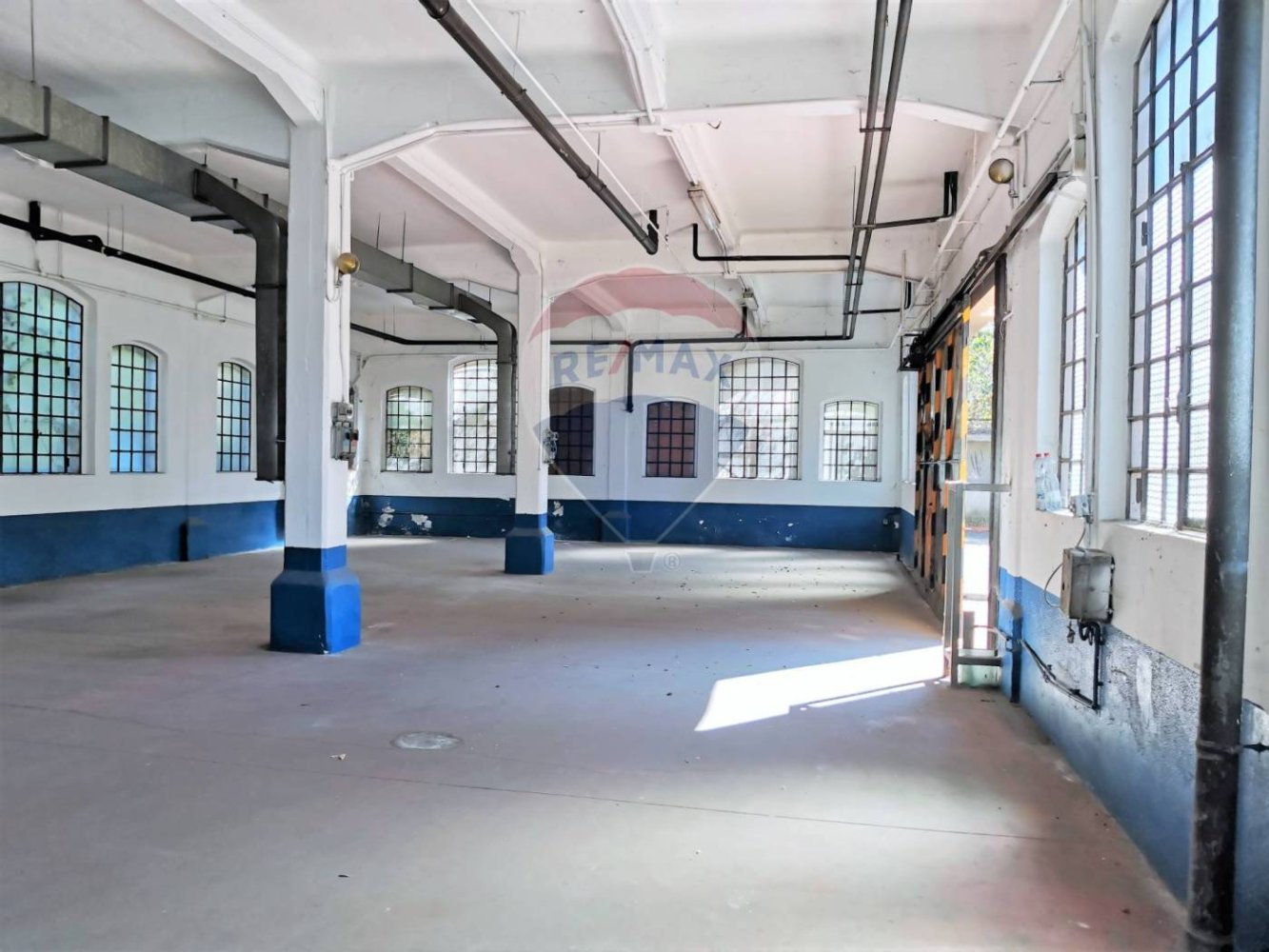 765m² Warehouse in Varese, Italy No. 61967
