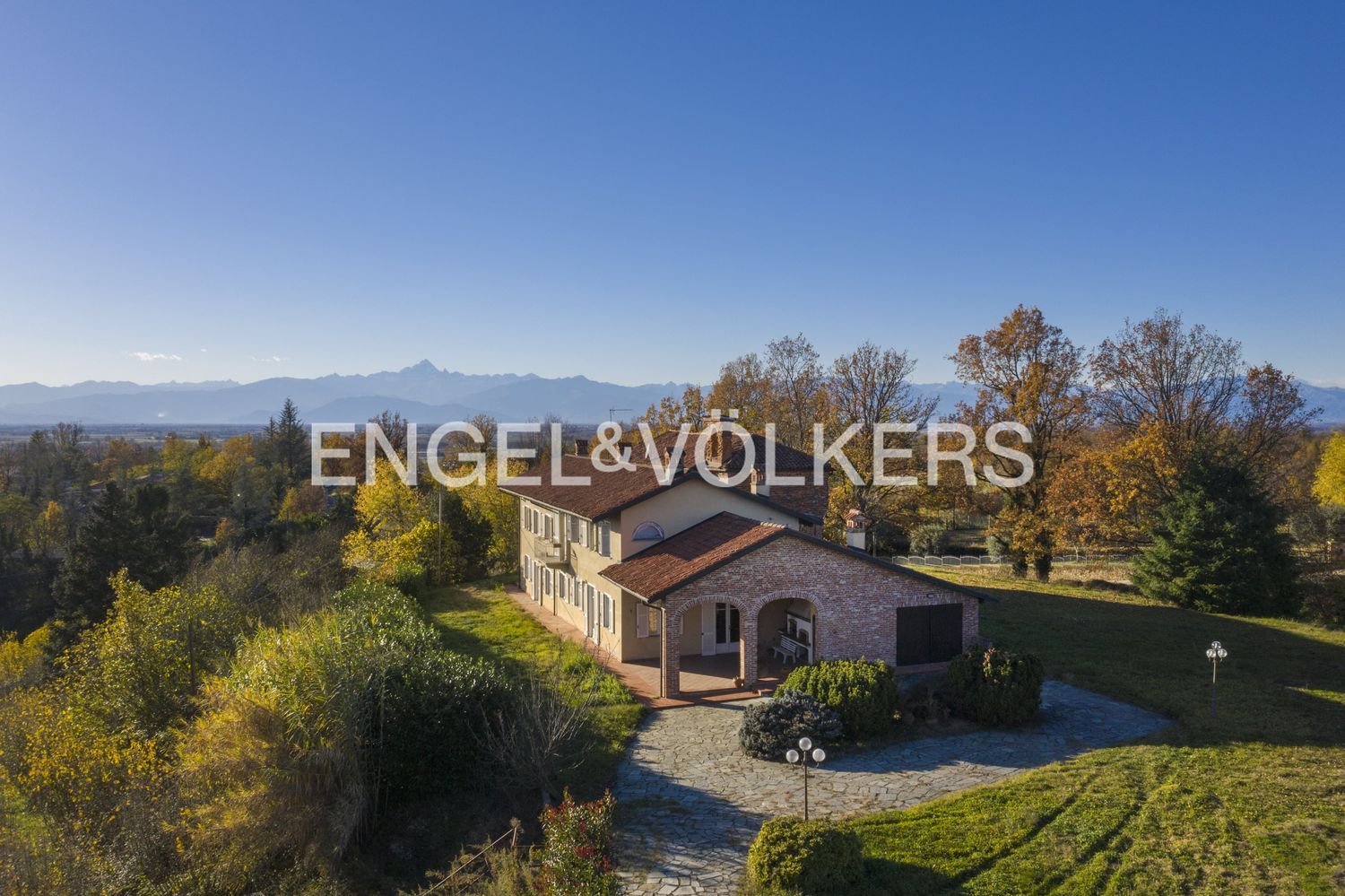 Вилла с 11 комнатами в Санфре, Италия № 64720