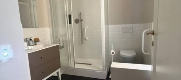 4 bedrooms Apartment in Rome, Italy No. 273973 16