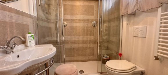 Квартира с 4 спальнями в Лукка, Италия № 342438 13